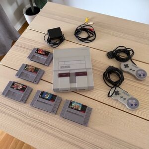 Super Nintendo SNES Bundle 2 Controllers 5 Classic Games (Mario Kart Etc) EUC